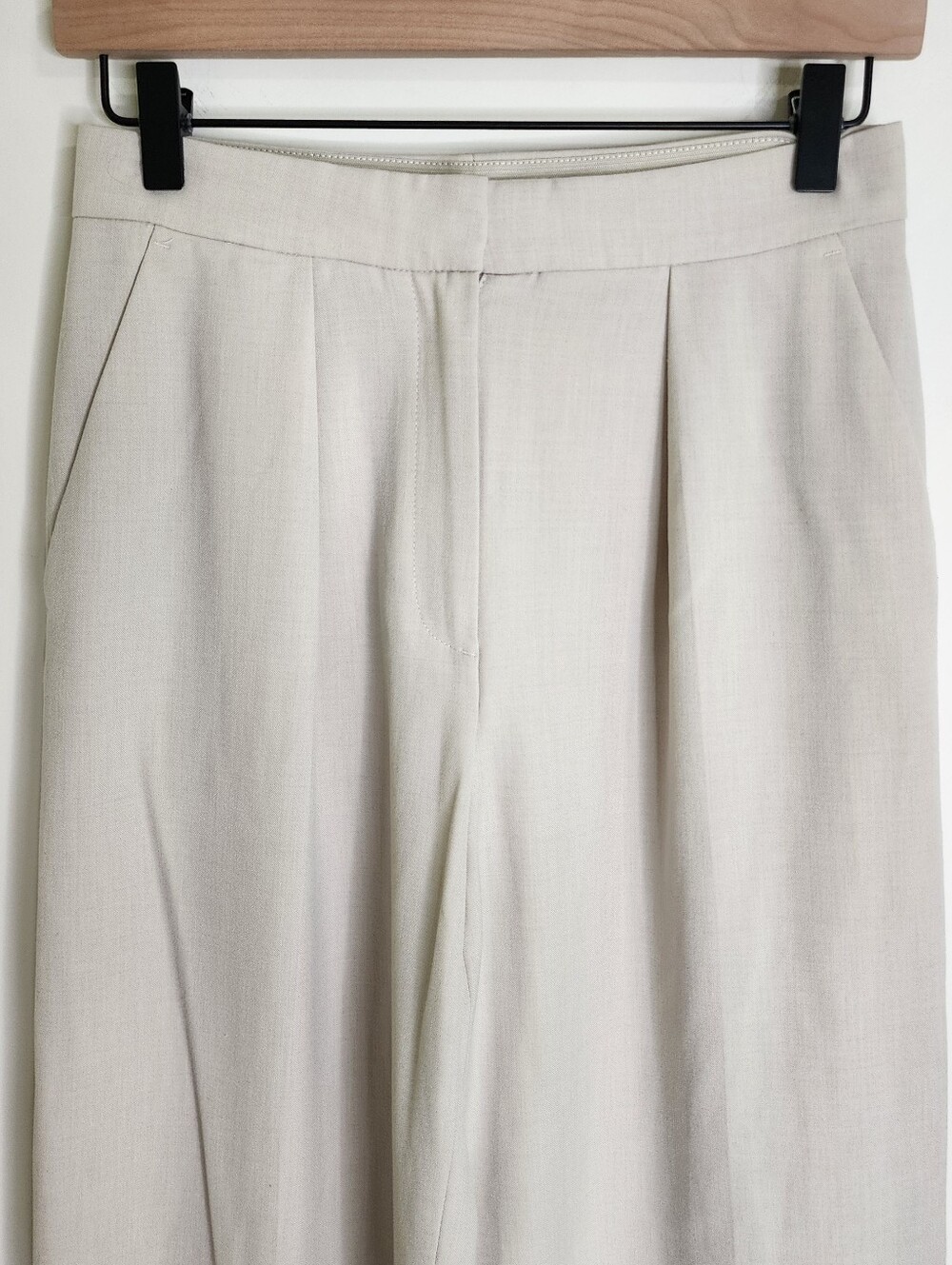 H&M Women's Cream Wide-Leg Pleated Front Trouser Pants Size 4 Business Casual - Picture 7 of 13